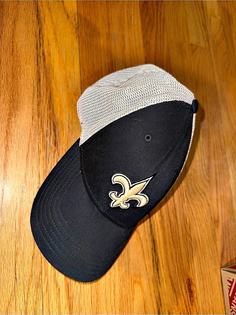 New Orleans Saints Black & White Trucker Hat Like New